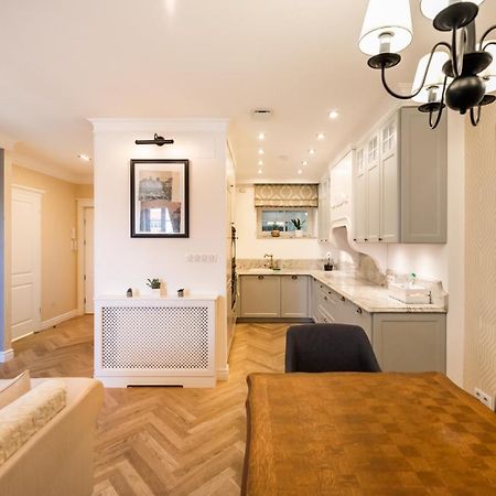 Lovely Apartment In The Heart Of Warsaw Exterior photo